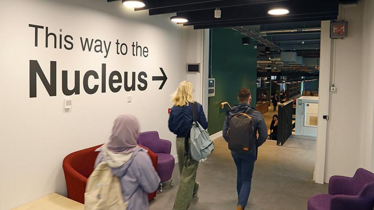 The ground floor link between the Nucleus Building and the Noreen and Kenneth Murray Library