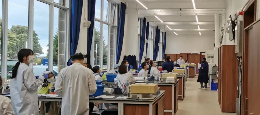 SBS Facilities Ashworth Side Lab Students